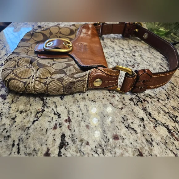 Vintage Coach Brown and Tan Signature Shoulder Bag - Picture 2 of 11